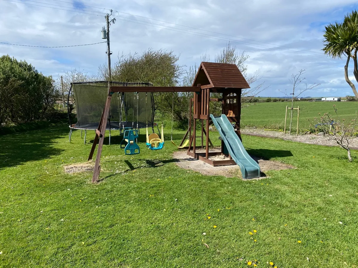 Play tower slide & swing set - Image 1