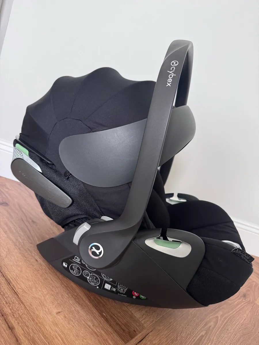 Cybex Cloud T i-size car seat - Image 1
