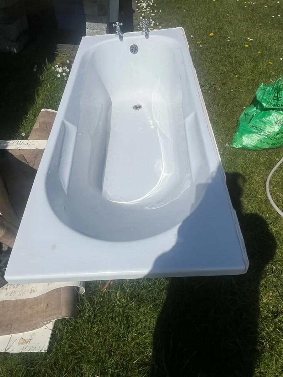 Sink basin, bath, shower  and toilet - Image 1