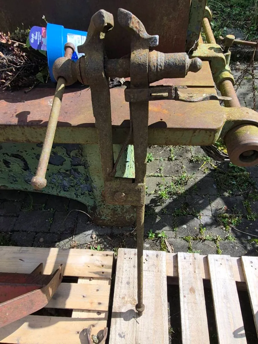 Old Blacksmith's  Vice - Image 4