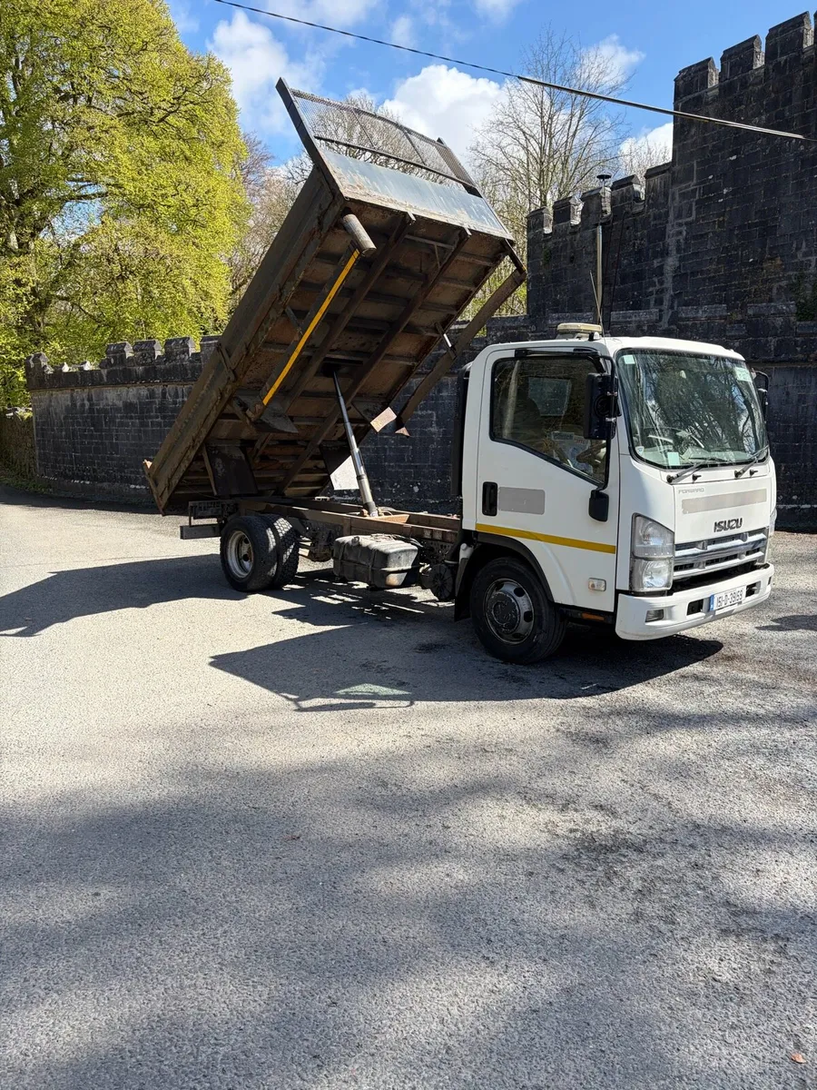 Isuzu npr85 Tax & Doe - Image 2