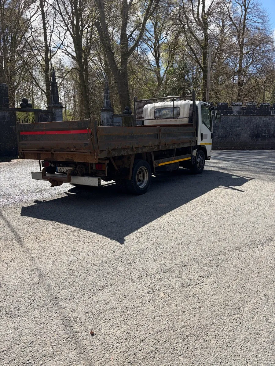 Isuzu npr85 Tax & Doe - Image 4