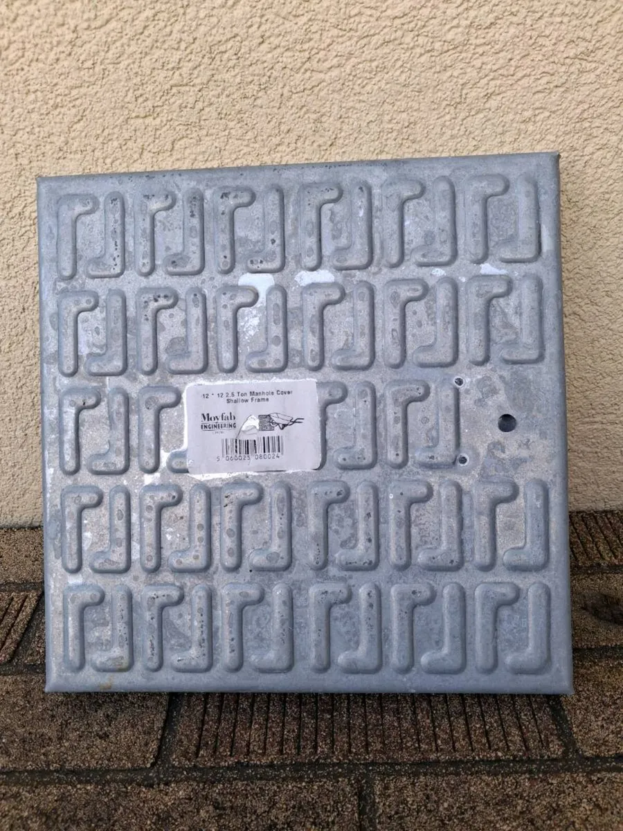 Galvanised manhole cover