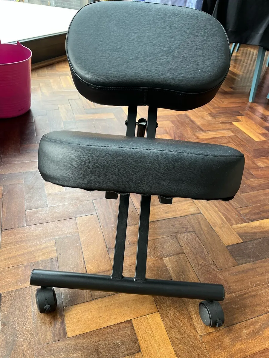 Kneeling chair - Image 1