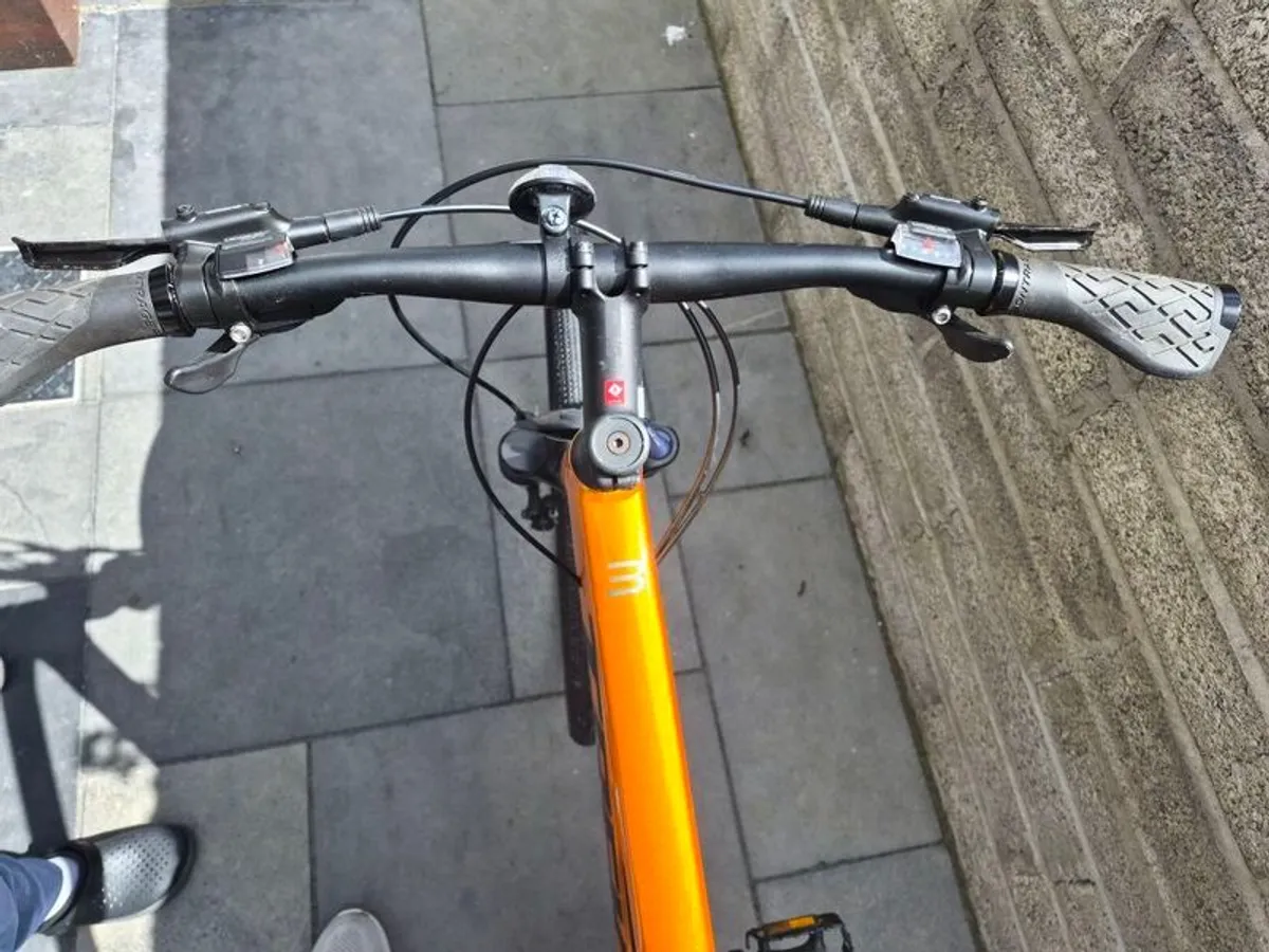 Trek road bike - Image 3