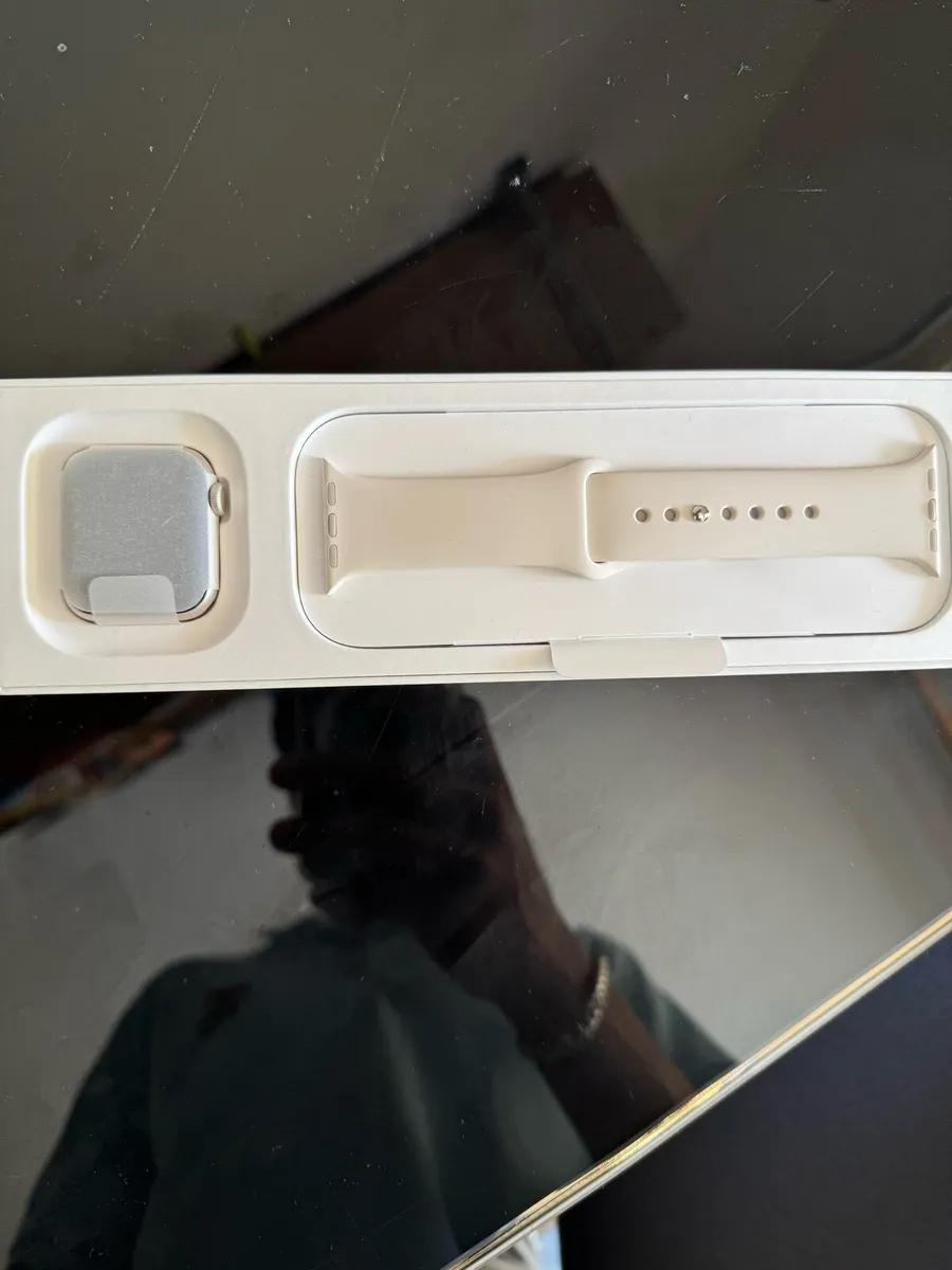 Apple Watch SE brand new - Image 1