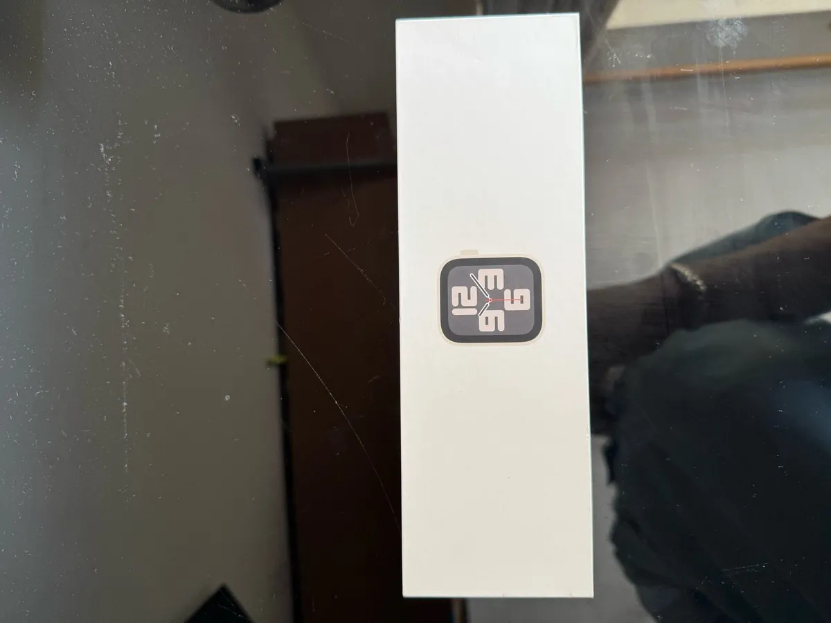 Apple Watch SE brand new - Image 2