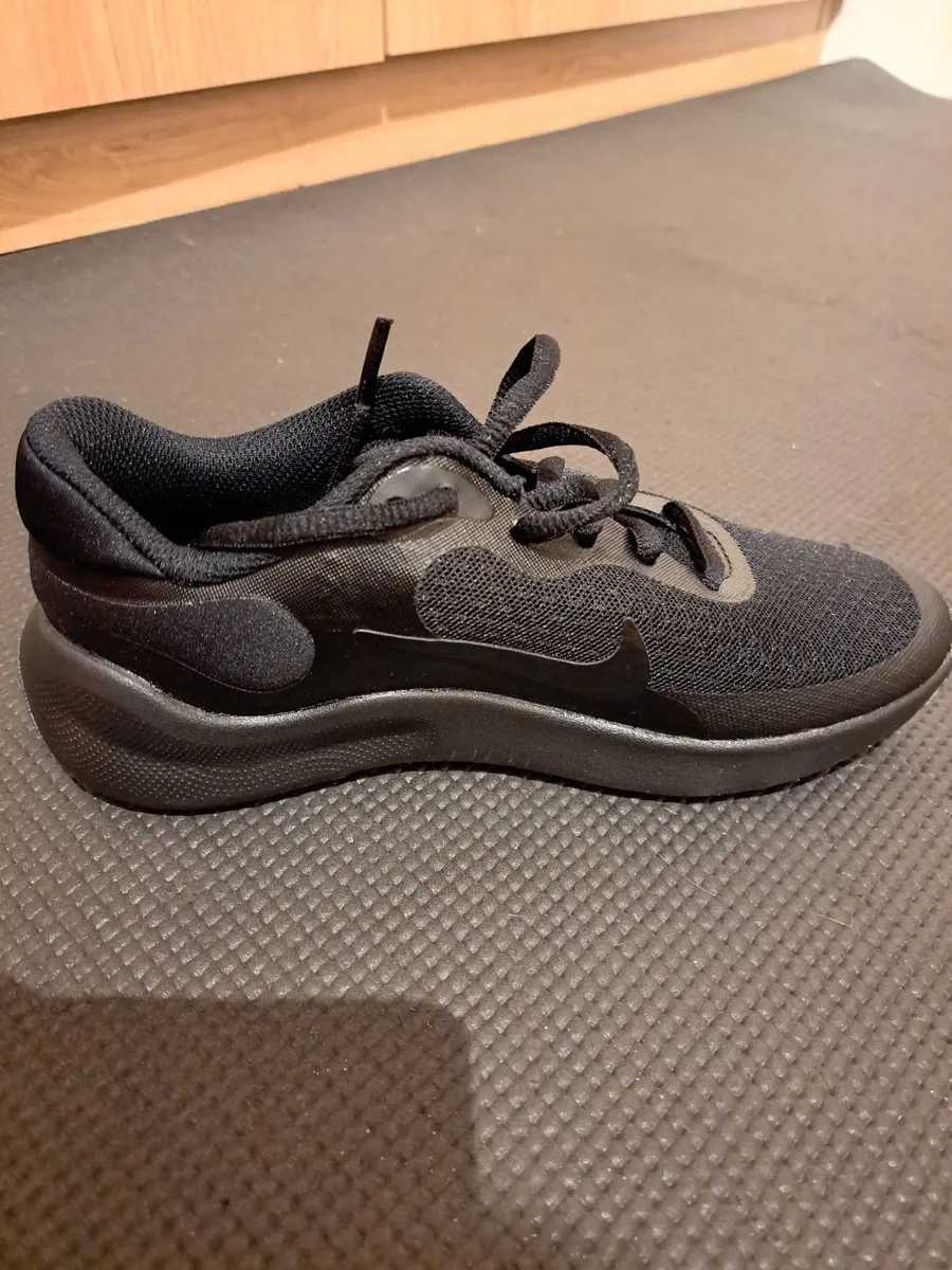 Kids Nike trainers - Image 2