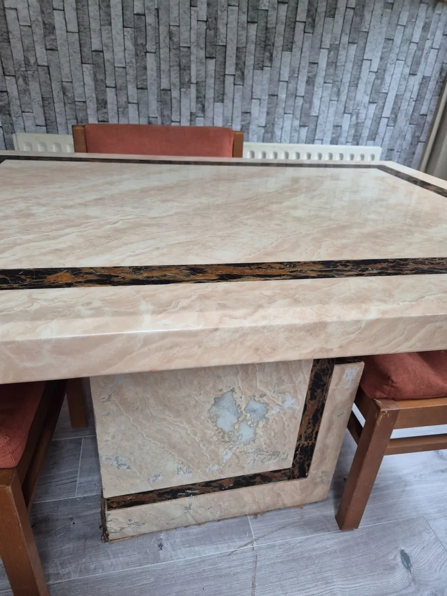 A marble table and 4 chairs - Image 1
