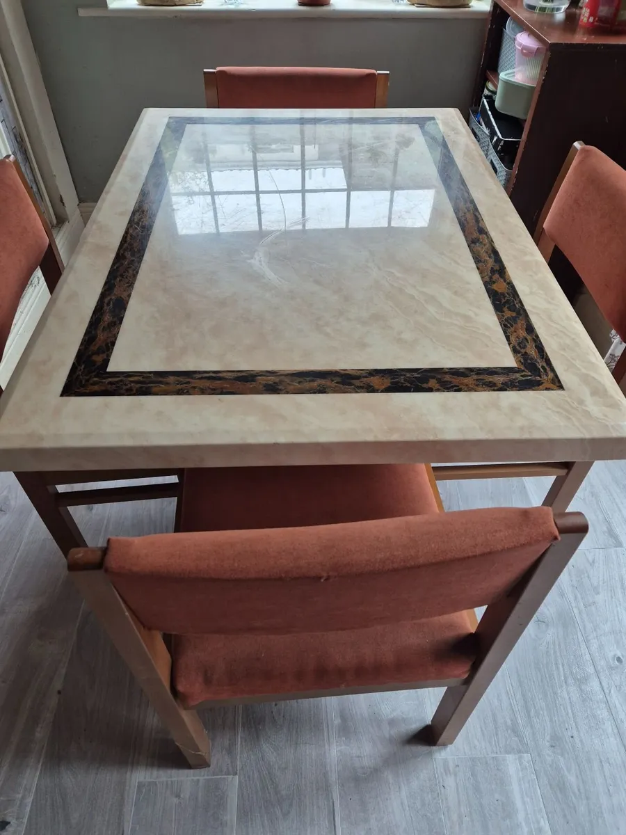 A marble table and 4 chairs - Image 2