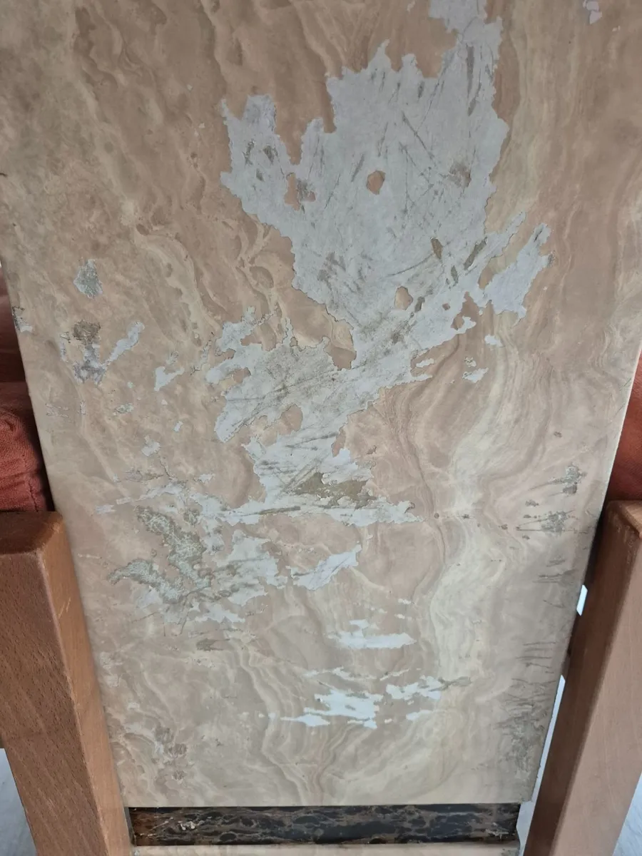 A marble table and 4 chairs - Image 3