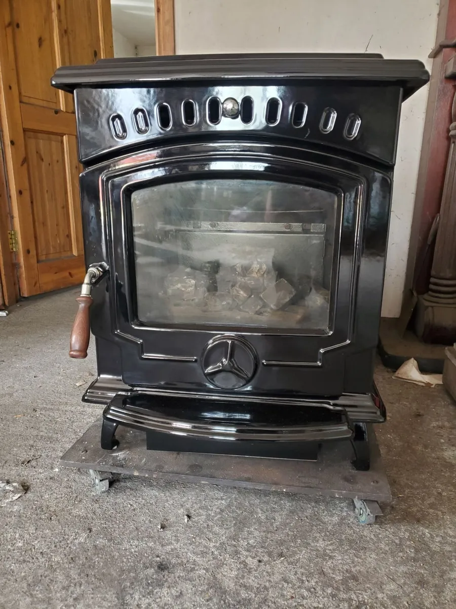 Black Enamel Stanley Tara 8 kw Oil stove - Image 1
