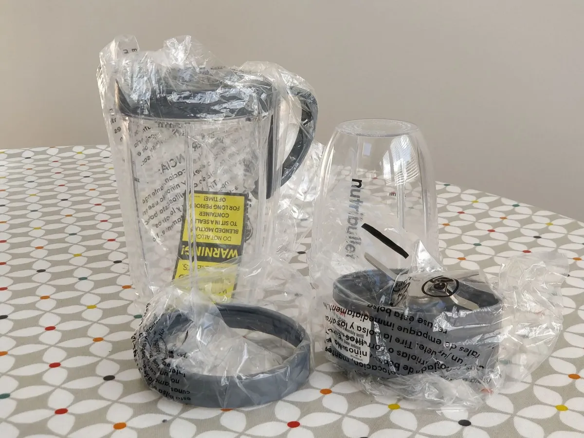 Nutribullet blender 900W and spare parts - Image 3