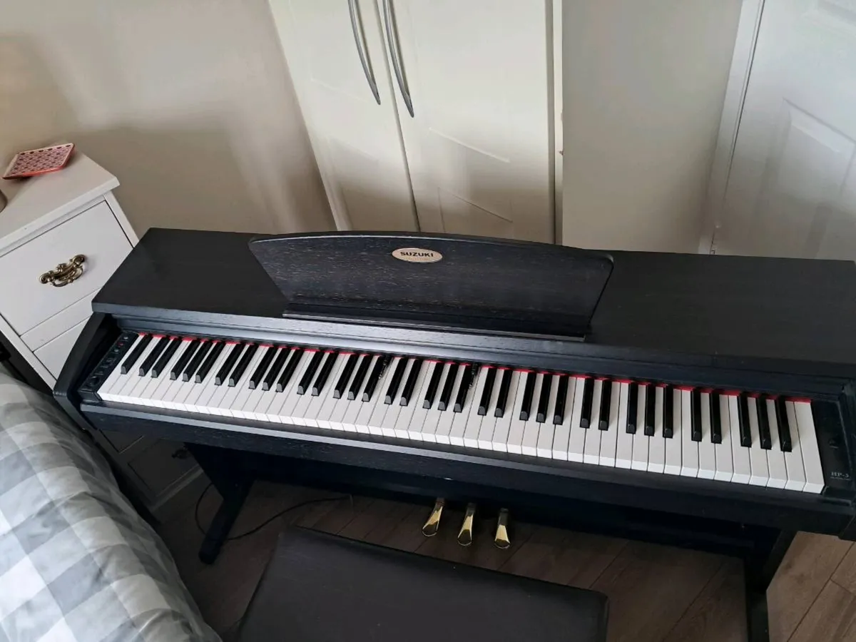 Suzuki electric piano - Image 1