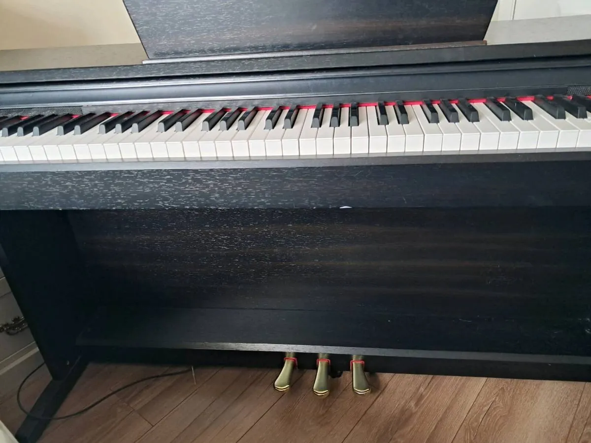 Suzuki electric piano - Image 2