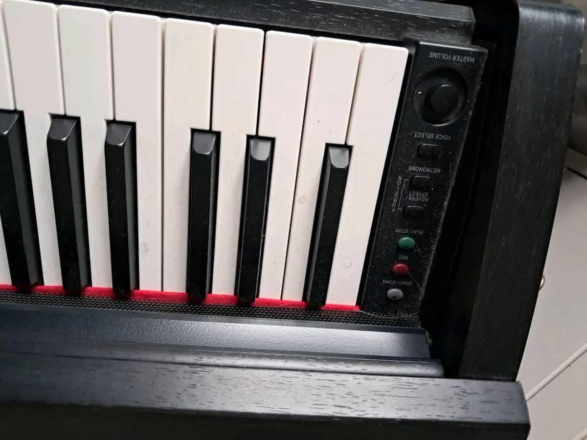 Suzuki electric piano - Image 3