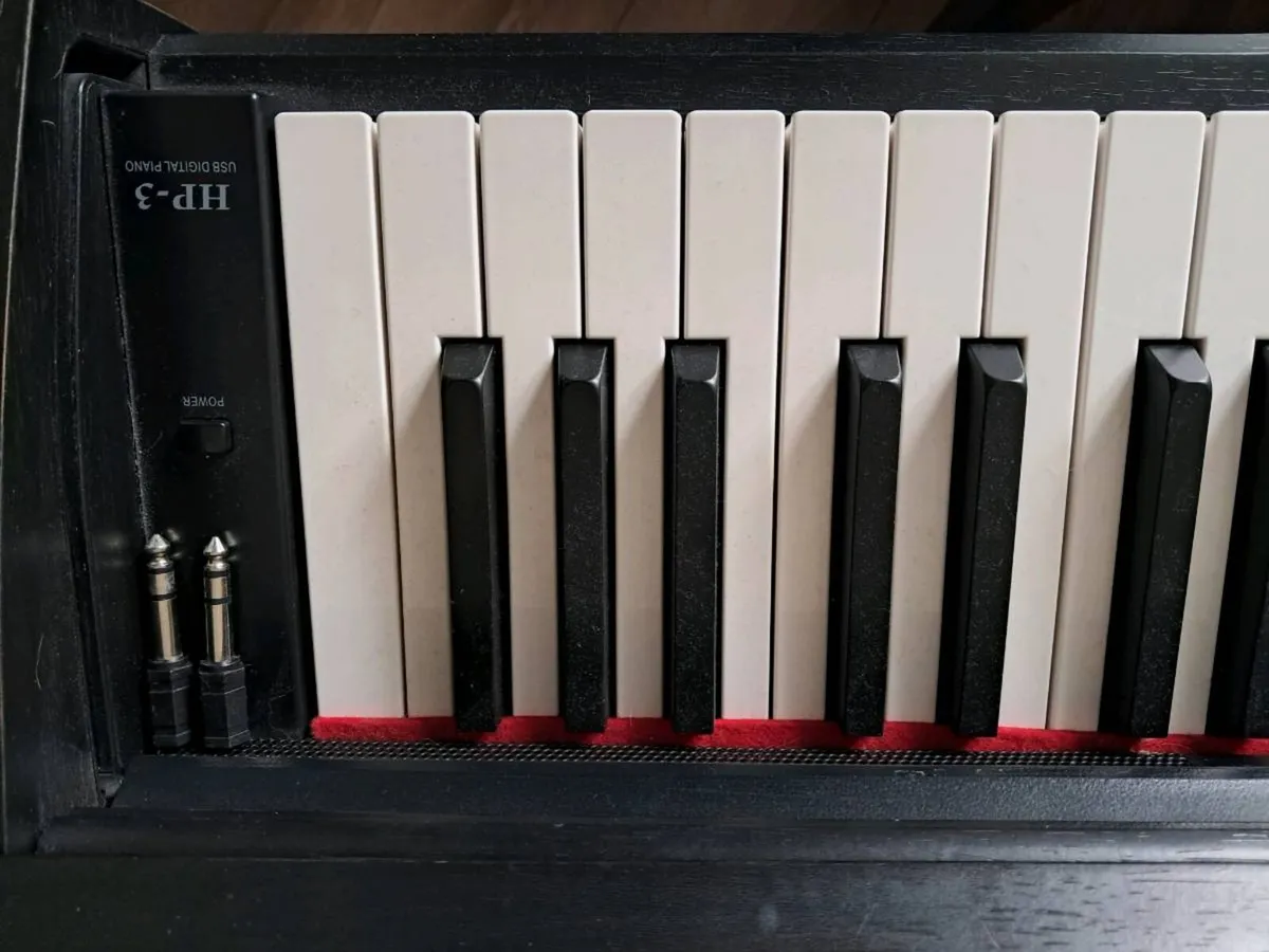 Suzuki electric piano - Image 4