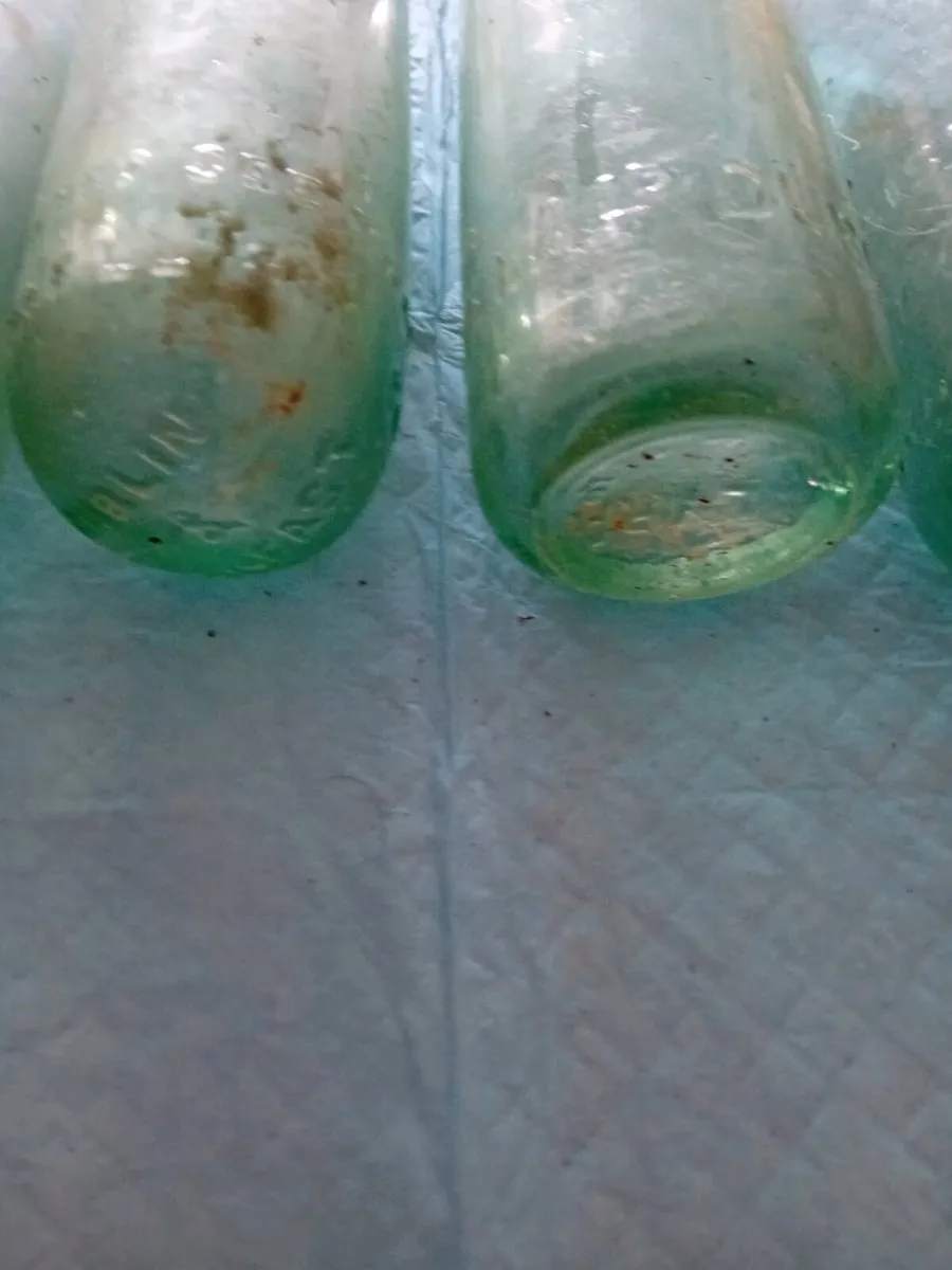 VINTAGE BOTTLES - Image 4