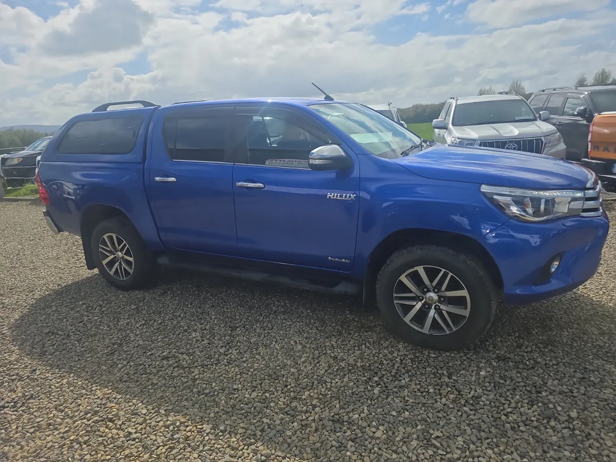 Toyota Hilux 2.4 D4D Invincible - Image 3