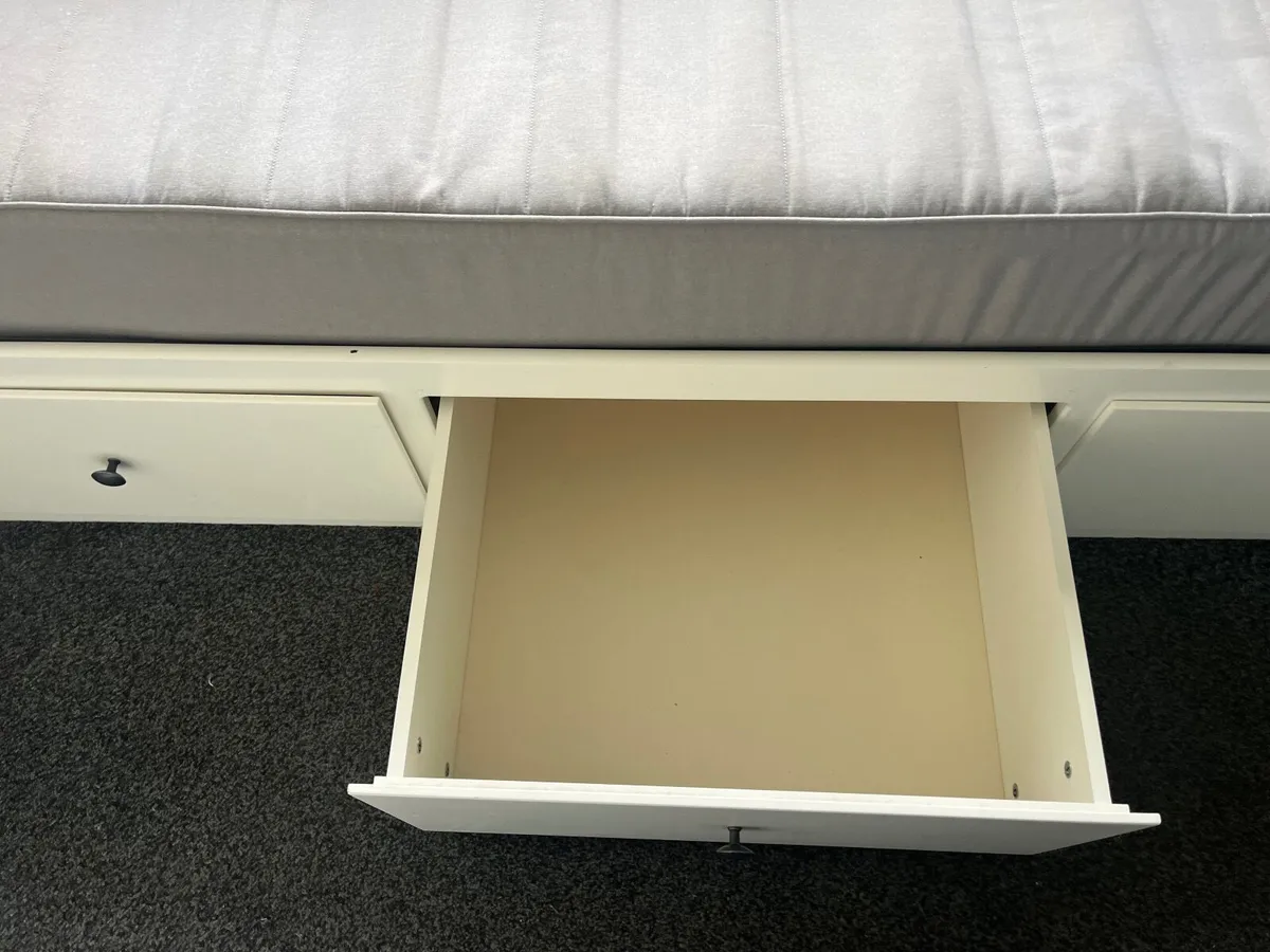 Bed - Image 2