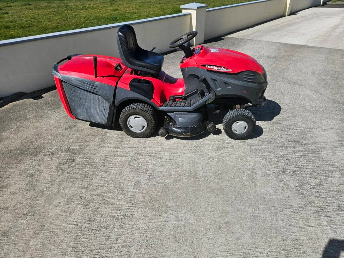 Castlegarden ride on mower - Image 1