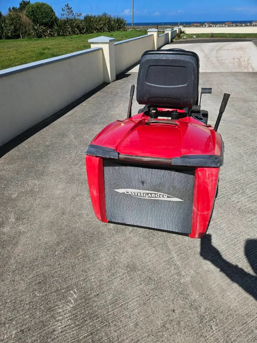 Castlegarden ride on mower - Image 4