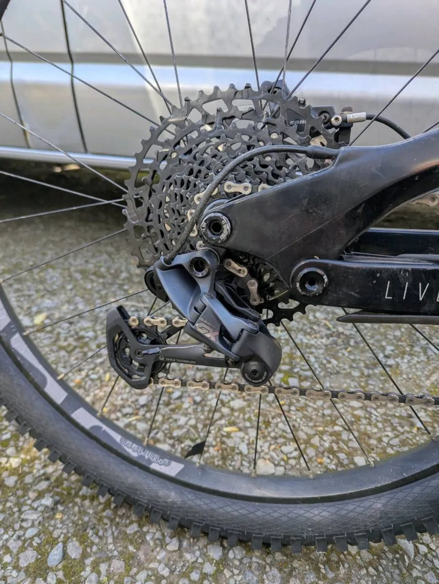 YT Capra Carbon - Image 4
