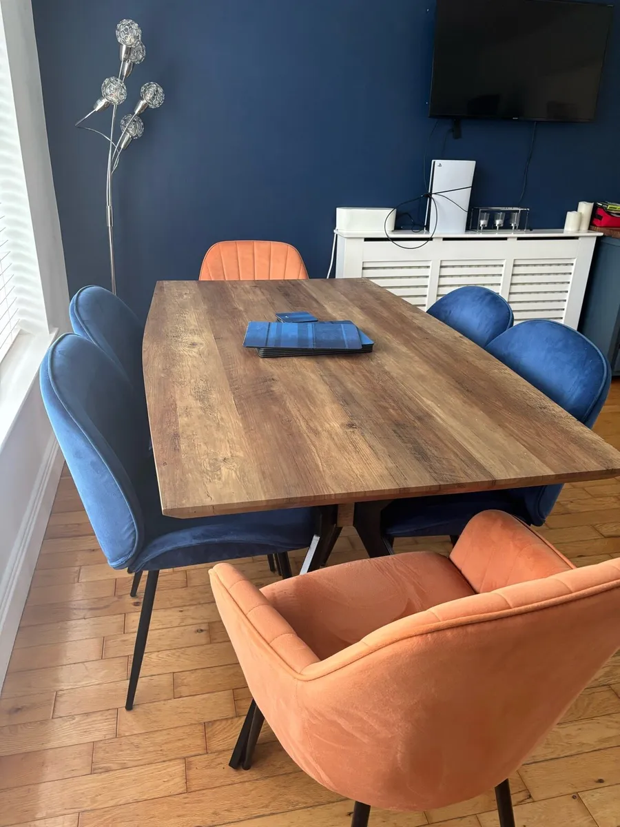 Dining chairs and high stools - Image 1