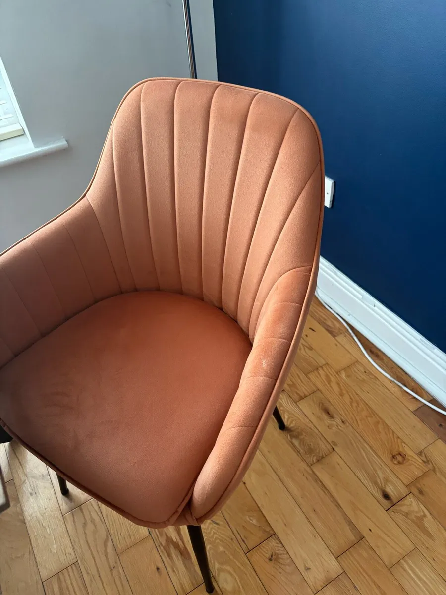 Dining chairs and high stools - Image 3