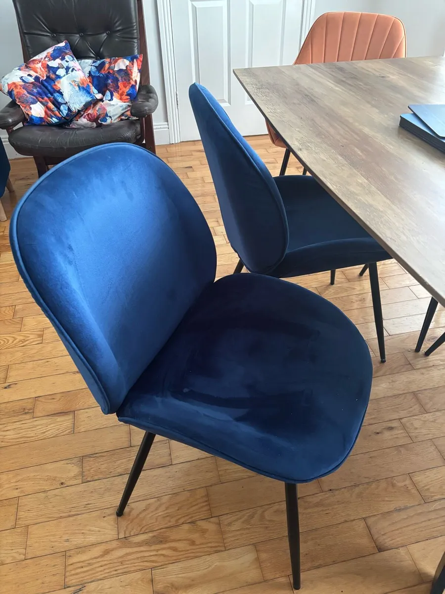 Dining chairs and high stools - Image 4