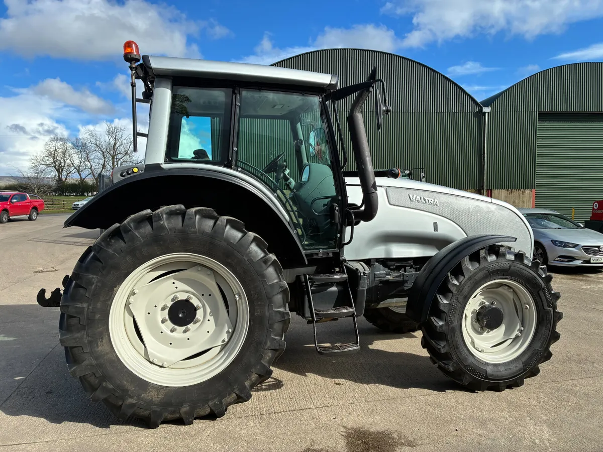 VALTRA T121 - Image 3