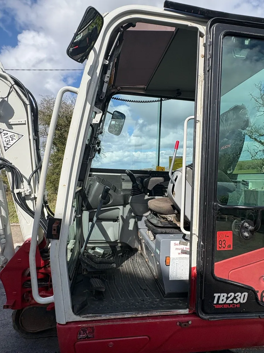 Takeuchi TB230 - Image 3