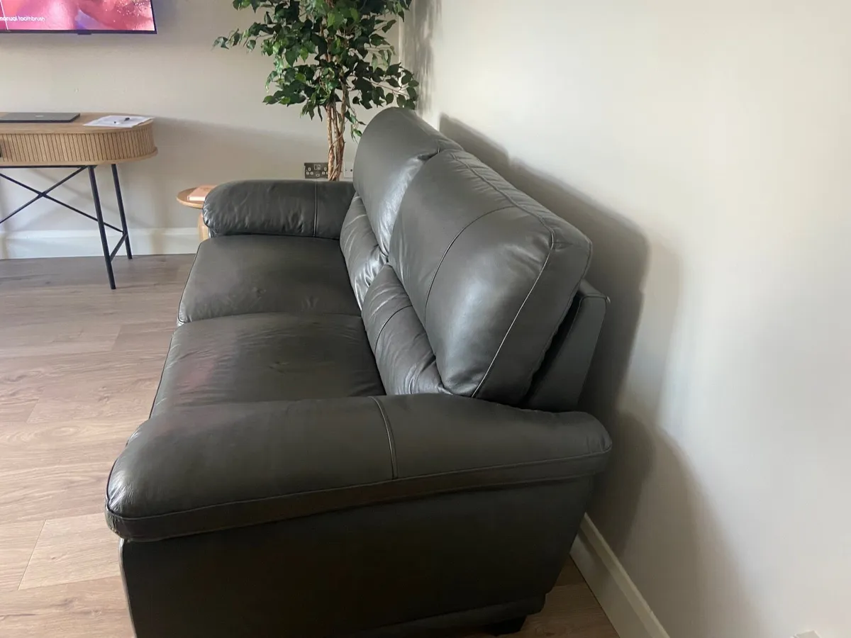 2 seater couch leather - Image 2