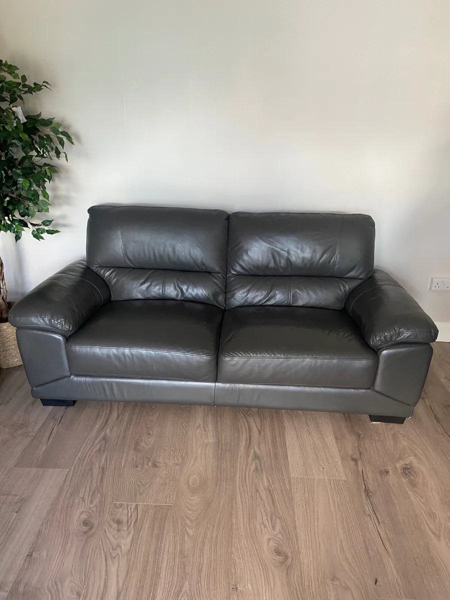 2 seater couch leather - Image 1