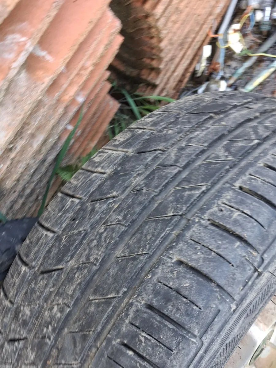 17 inch alloys New tyres - Image 1