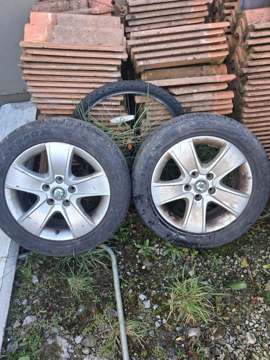17 inch alloys New tyres - Image 2