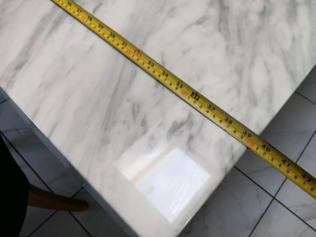 Table and chairs - Image 4