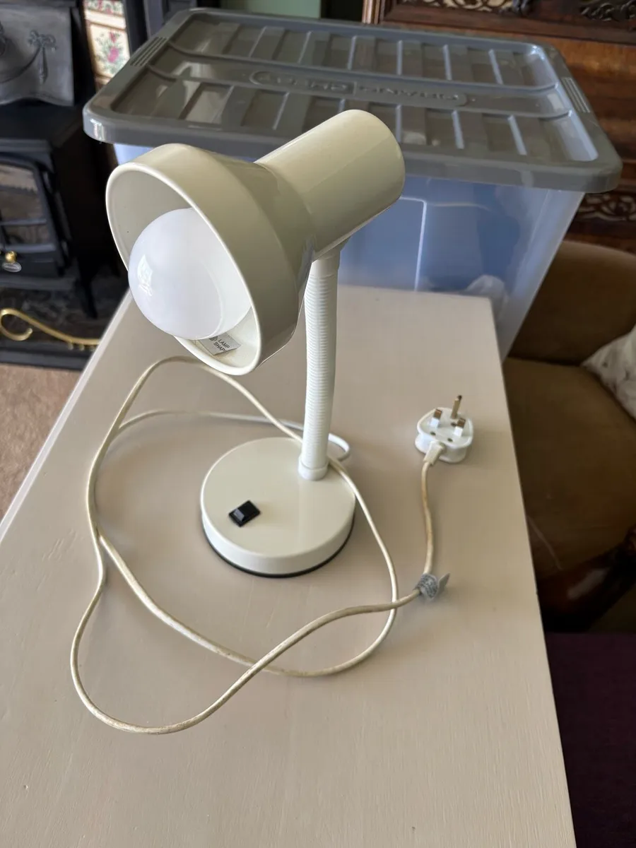 Desk lamp