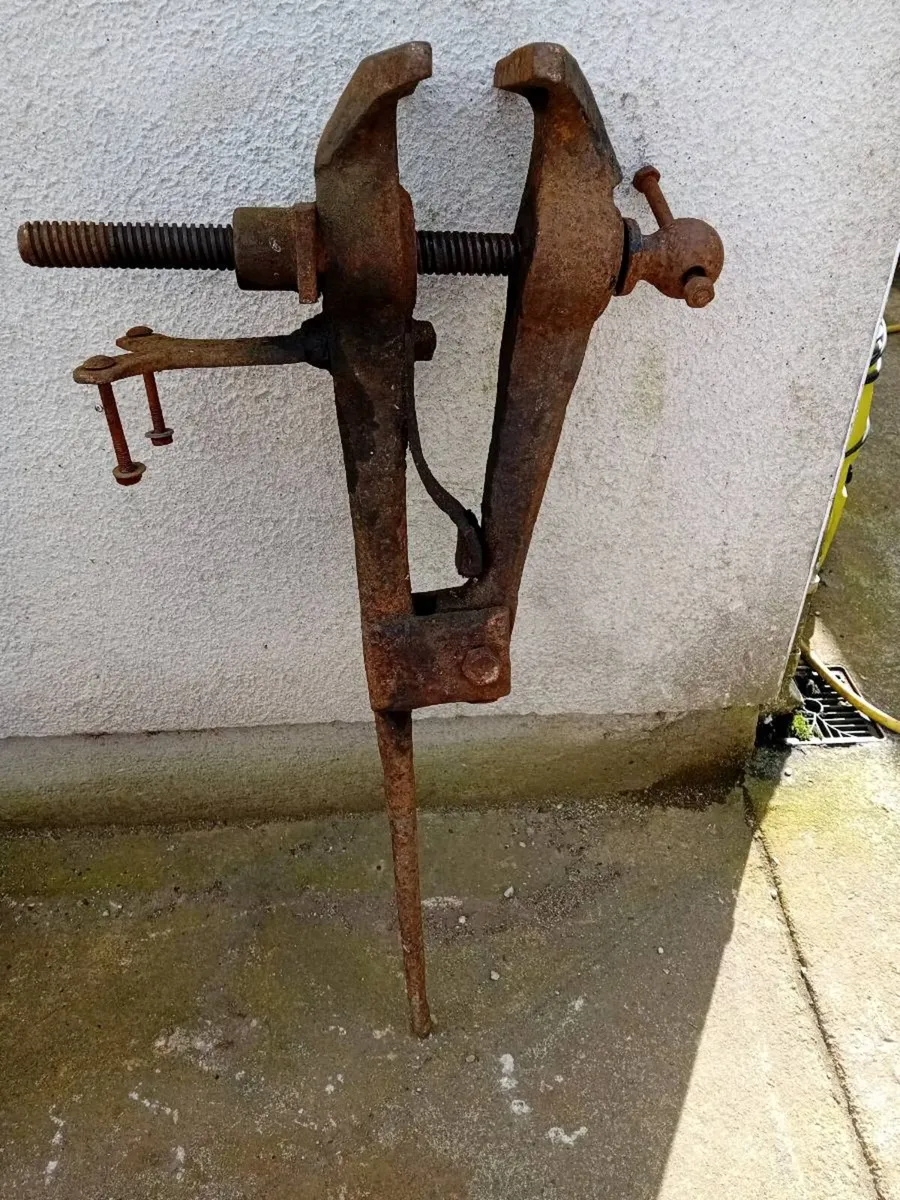 BLACKSMITHS LEG VICE - Image 2