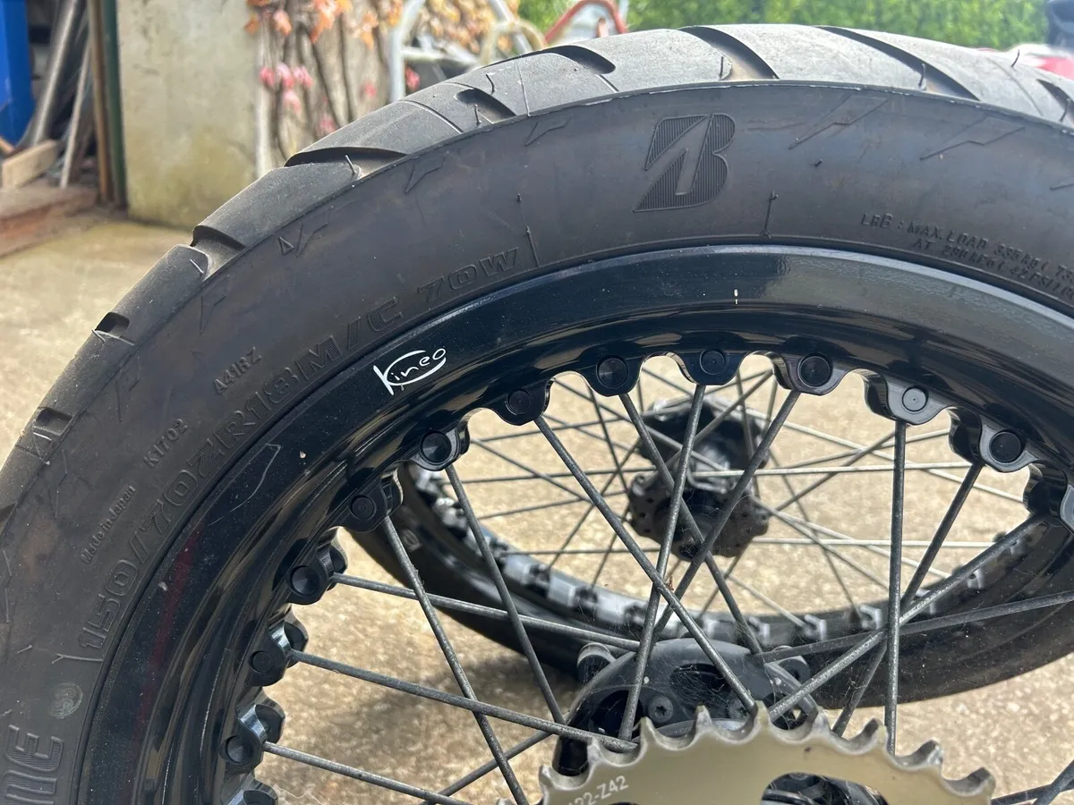 AFRICA TWIN, - Image 1