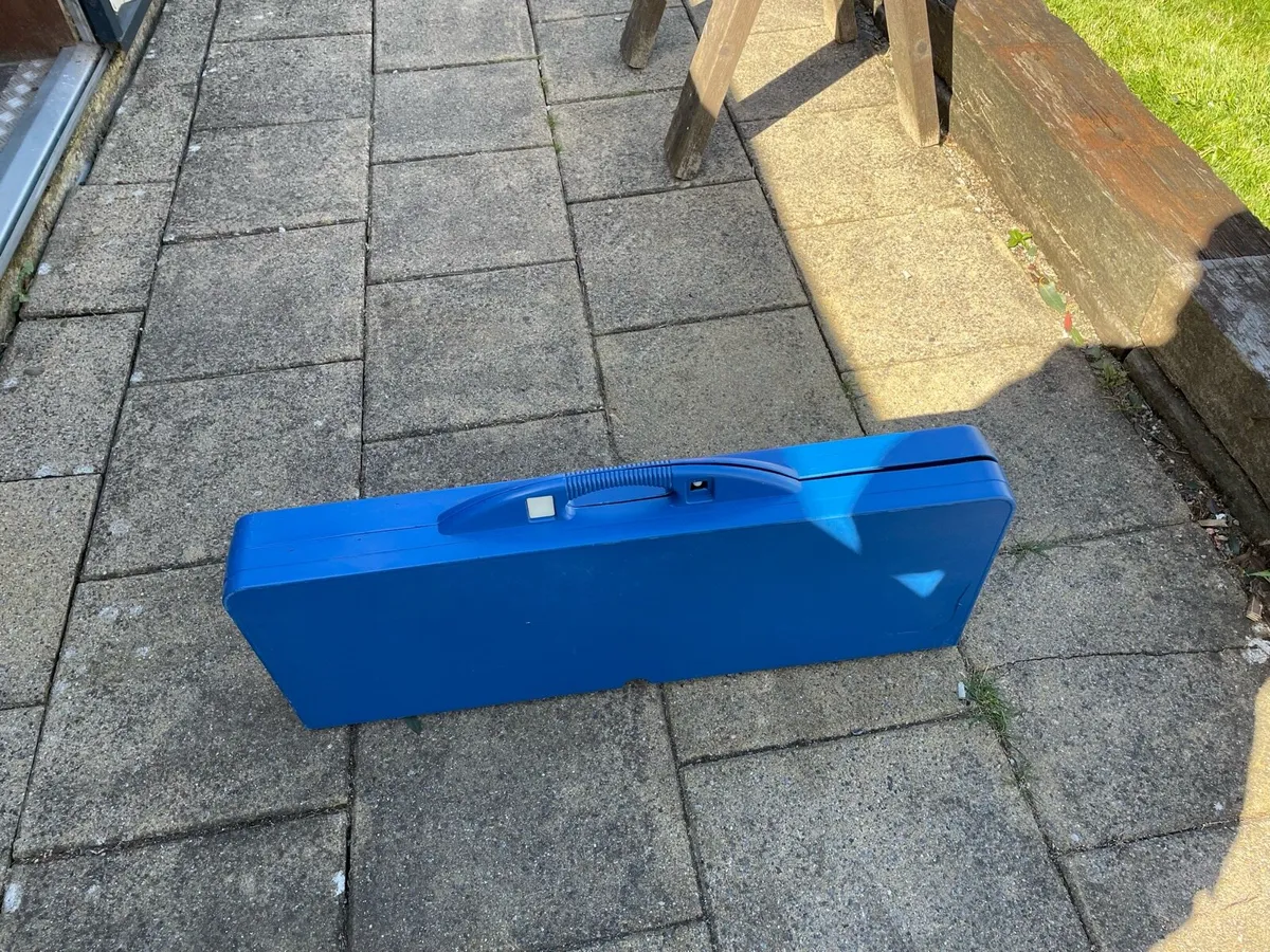 Portable Picnic table with 4 seats - Image 2