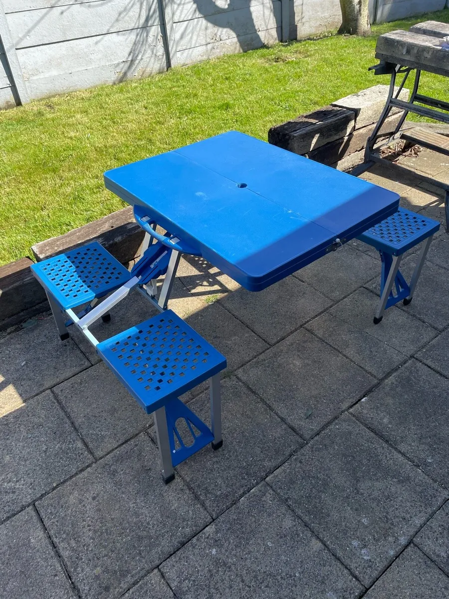 Portable Picnic table with 4 seats - Image 1