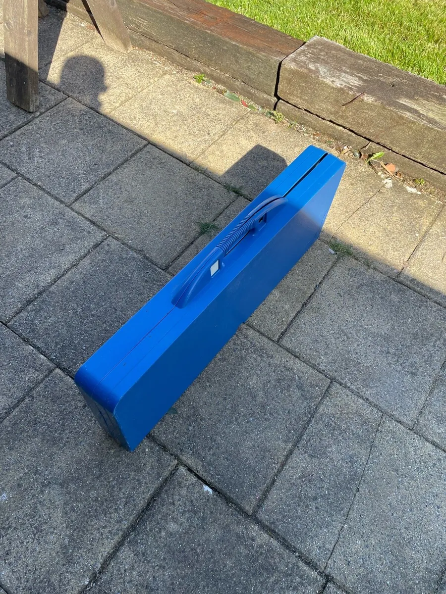 Portable Picnic table with 4 seats - Image 3