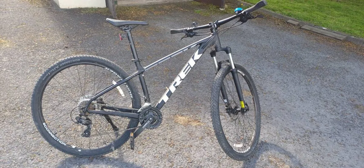 Trek Marlin 5 Mountain Bike - Image 1
