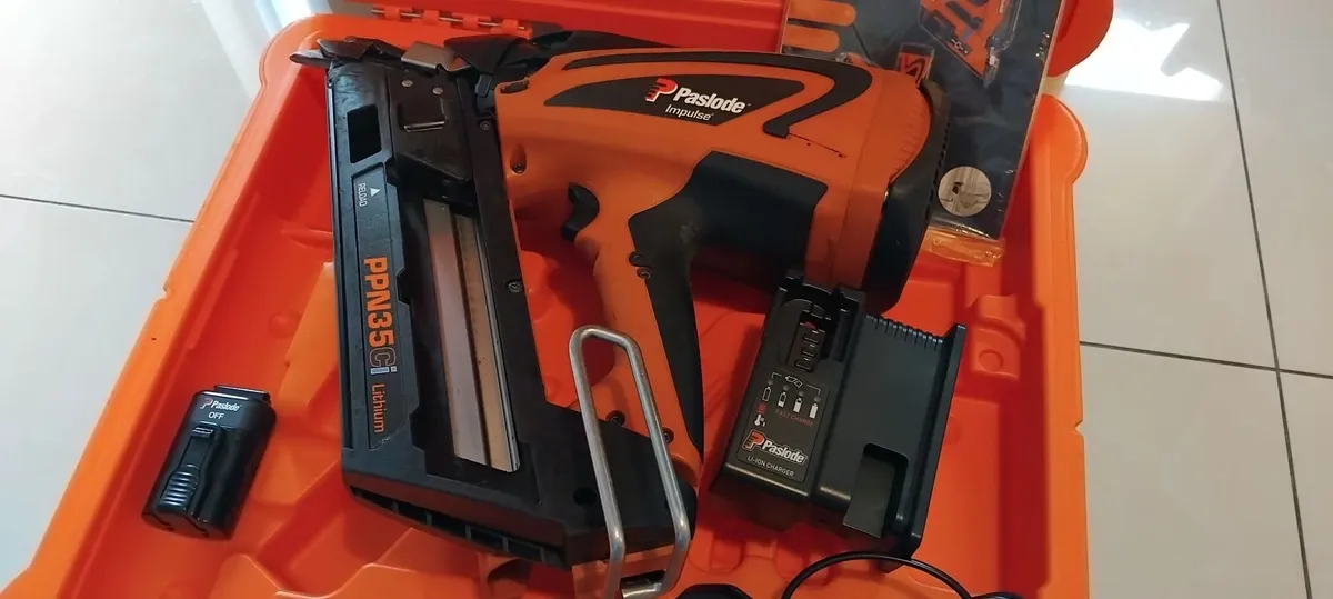 Paslode Impulse PPN35Ci Lithium Nail Gun - Image 1