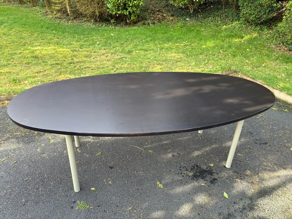 Oval table - Image 1