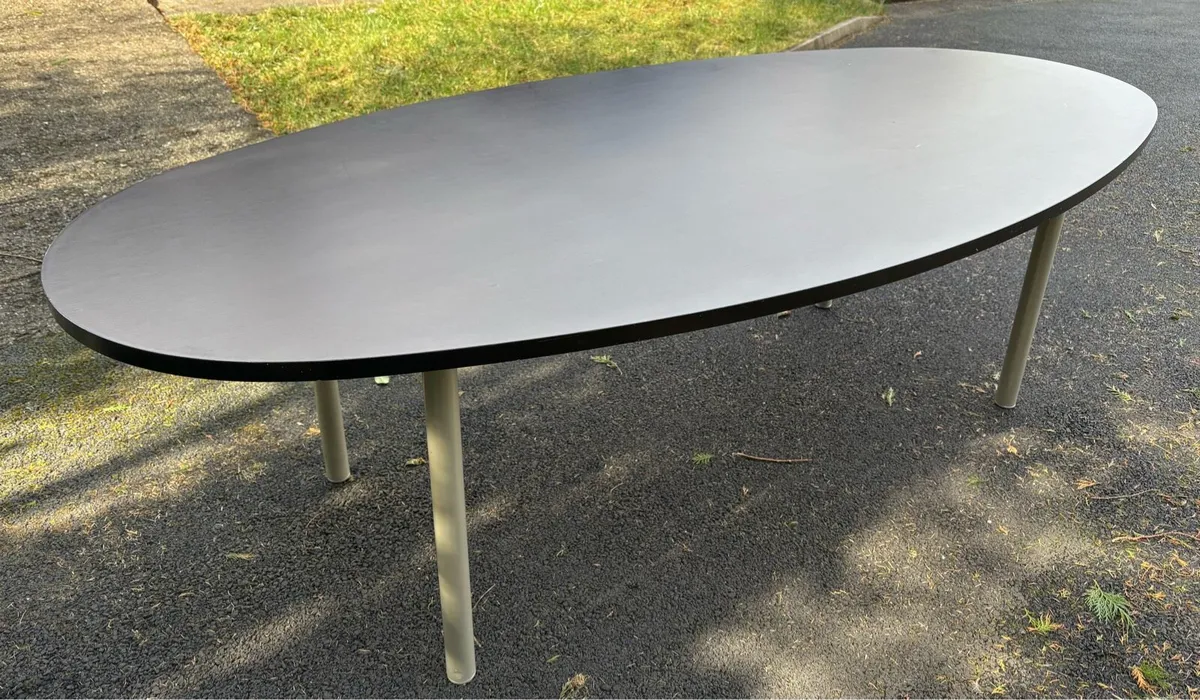 Oval table - Image 2