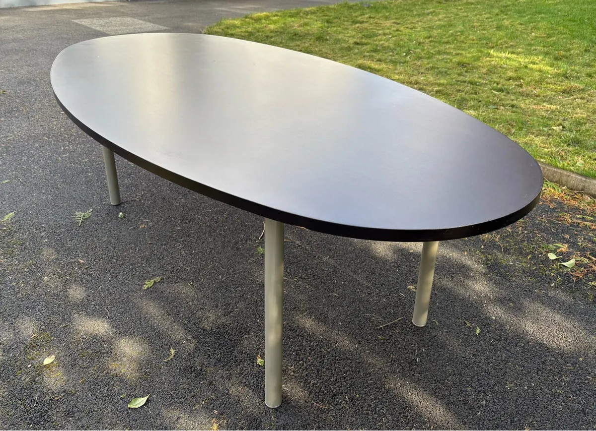 Oval table - Image 3