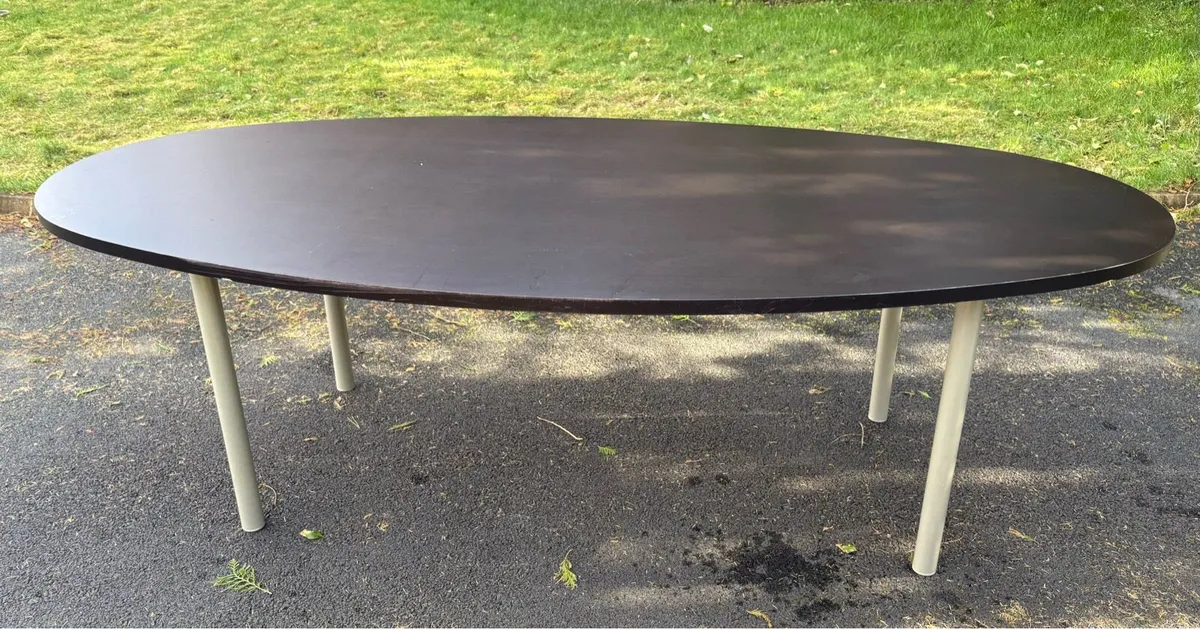 Oval table - Image 4