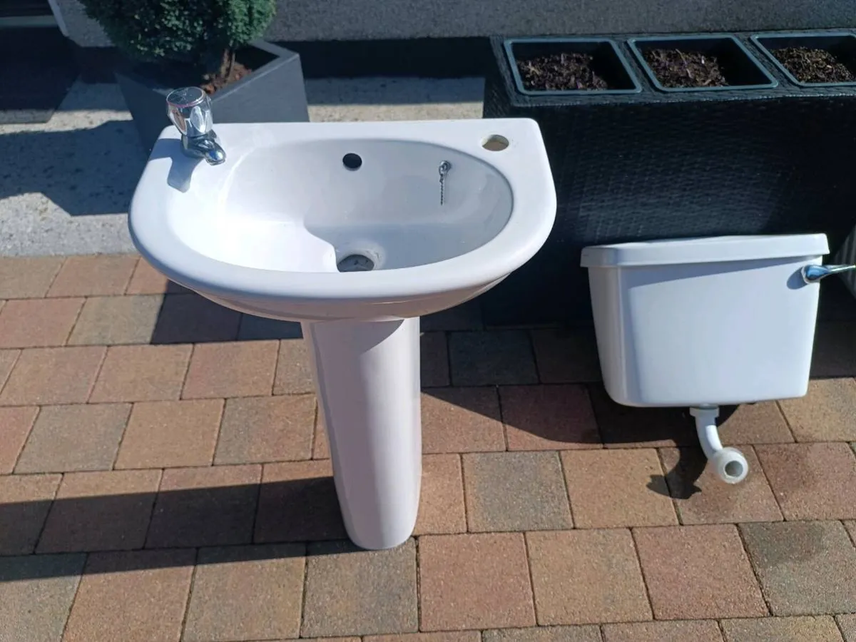 Sink, water tank, radiators - Image 2